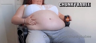 797238997_burp-and-bloat-come-and-join-me-while-i-down-some-gassy_4.mp4