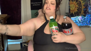 1870051666_4-liter-soda-chug-chugging-chatting-bloated-belly-play_0.mp4