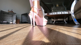 Unaware Giantess Ivory.mp4