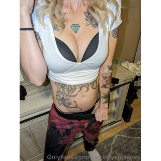 hotmomdomme-2023-01-07-2736224170.jpg