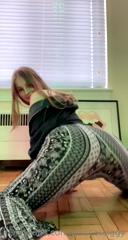 633903439_all-the-nasty-stuff-i-send-daddy-while-hes-at-work-he-o_3.m4v