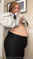 612653016_holy-fuck-im-so-bloated-after-eating-so-much_0.mp4