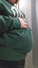 1305377813_does-this-green-sweatshirt-make-me-look-fatter_6.mp4