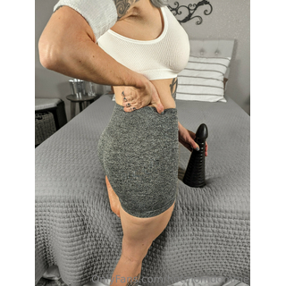 hotmomdomme-2023-03-21-2812102432.jpg