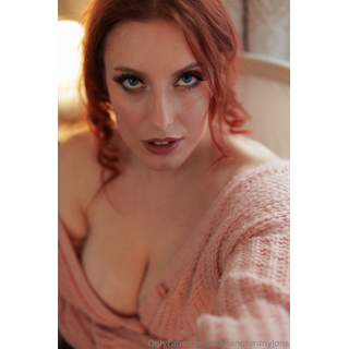 ladylangfordnylons-2025-01-04-3629392431.jpg