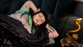 290587159_alice-has-always-been-thin-but-secretly-wanted-to-be-a-fat-g_0.mp4