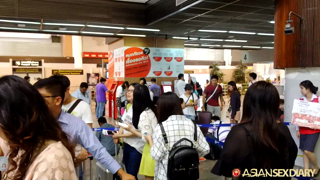 asd-2016-06-11-hong-kong-Flight to HK - Micha’s pics – June 11, 2016.mp4