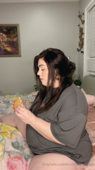 897602712_bedtime-snack-vid-your-morbidly-obese-housewife-gorges-o_0.m4v