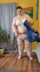 396647605_new-9-minute-video-trying-on-new-old-shorts-if-you-lov_0.m4v
