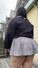 692541742_swipe-to-see-me-lift-my-skirt_1.mp4