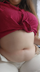1843253408_my-stomach-looks-fat-even-when-i-suck-it-in-i-barely-manag_0.mp4