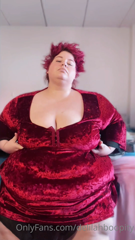 354466715_i-got-a-new-dress-in-my-old-size-and-it-didn-t-fit_0.m4v