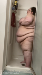 527826094_check-out-the-new-hot-shower-and-naked-body-lotion-clip-in-y_0.m4v
