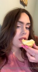 154700742_very-short-cupcake-clip-oink-i-love-to-eat-dont-i-look_0.m4v