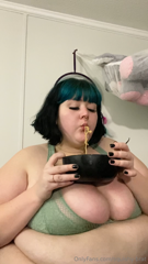 877921189_swallowing-two-packs-of-ramen-for-breakfast-this-morning-i_2.mp4
