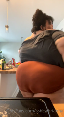 390051587_a-little-ass-shakin-while-waiting-for-lunch-to-cook-megan-j_0.m4v