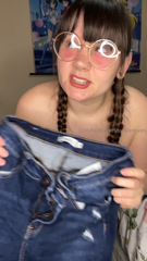 1525232541_i-gotta-squeeeze-in-them_0.mp4