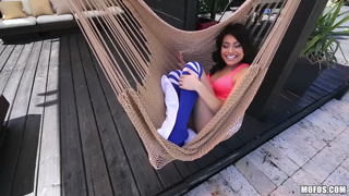 Xtra Small Spinner Gets a Facial - Kira Adams & JMac.mp4