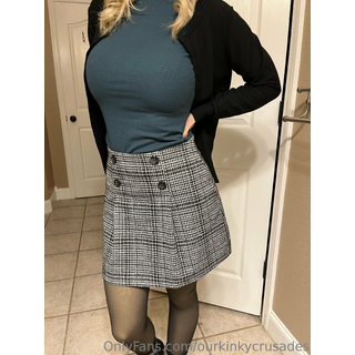 hotmomdomme-2022-12-23-2723396630.jpg