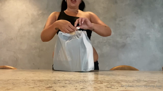 933097893_fattening-up-your-former-gym-bunny-gf_0.mp4