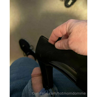 hotmomdomme-2023-04-01-2824294734.jpg