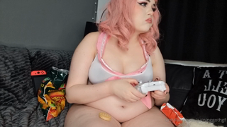 172740575_gaminggothgf-is-back-come-see-how-much-bigger-i-ve-gotten-s_0.mp4