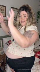 1976536607_pov-youre-my-feeder-and-were-getting-dressed-and-going-ou_0.mp4