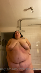 224560123_i-love-checking-myself-out-in-the-bathroom-mirror-while-i-ru_0.m4v