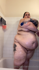 641846980_just-a-little-soapy-slow-mo_0.mp4