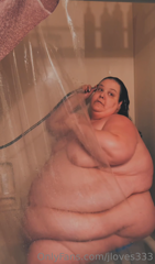 427817112_bath-time-i-am-need-of-a-helper-who-wants-to-wash-this-fat-s_0.m4v