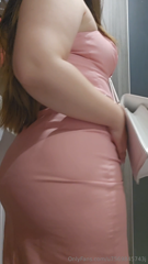 1116029852_what-do-you-guys-think-of-my-new-dress-because-i-m-in-love_13.mp4