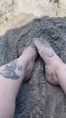 727708843_who-enjoys-those-sandy-toes_1.m4v