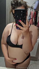 1188365107_what-do-you-think-of-my-look-in-this-swimsuit_3.mp4