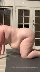 734532876_i-love-doing-naked-yoga-livestreams_0.mp4