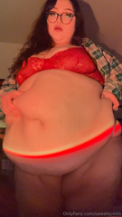 964728594_pov-your-feedee-outgrows-your-fav-shirt_2.mp4