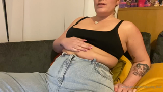 608954045_this-ones-for-the-vore-fans-your-chubby-gf-vores-her_0.m4v