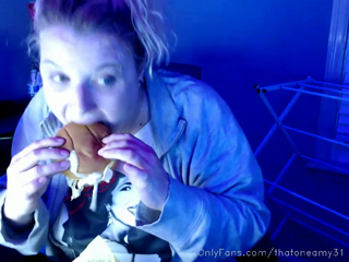 142097318_live-late-night-mcdonald-s-stuffing_0.mp4
