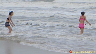 asd-2015-04-08-vung-tau-vietnam-2 girls @ beach – April 8, 2015.mp4