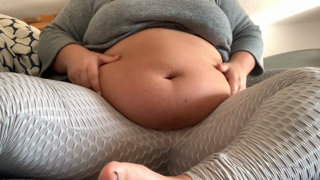 61921203_sitting-at-my-couch-with-comfy-clothes-hanging-out-belly-un_0.mp4