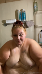 888901939_my-body-looks-so-good-with-oil_7.mp4