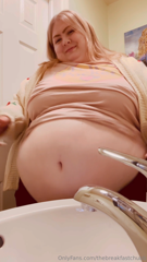 1641655164_plop-hehe-imagine-my-belly-whenever-its-overflowing-o_1.mp4