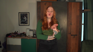 FionaDagger_Mom-I-Got-My-Dick-Stuck.mp4