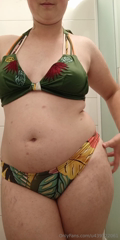 1237731209_i-m-getting-wider-but-still-so-small-i-need-my-belly-to-han_0.mp4