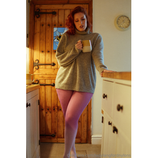 ladylangfordnylons-2025-01-02-3629360769.jpg