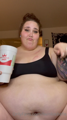 324521919_watch-me-funnel-my-1000-calorie-smoothie-i-love-that-i-can_0.m4v