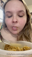 326814060_i-love-food-so-much_0.m4v
