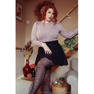 ladylangfordnylons-2025-01-08-3629400370.jpg