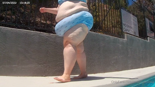 355359387_cannonball-courtesan-amatrix-doing-cannonballs-into-the-wat_0.m4v