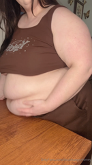 914037719_just-a-big-piggy-dropping-her-big-piggy-belly_0.m4v
