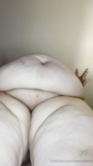 1029721468_ive-been-looking-more-and-more-round-lately-dont-you-agre_0.mp4